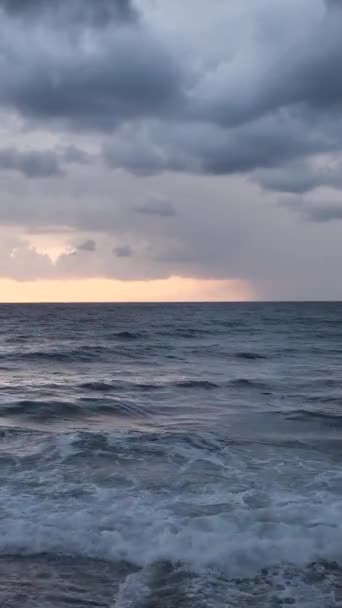 Utforska Den Förtrollande Tjusningen Havsutsikt Med Den Här Vertikala Videon — Stockvideo