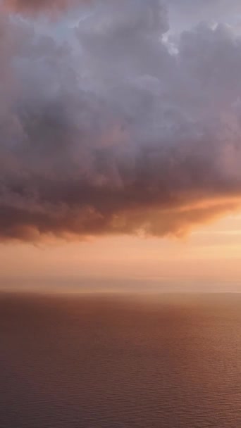 Ponořte Krásy Fascinující Duhy Nad Mořem Při Západu Slunce Tímto — Stock video