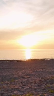 Kozmik deniz manzaralarının sizi farkındalığın ötesine götürürken duyularınızı büyülemesine izin verin. Türkiye 'nin Alanya kentindeki bu büyülü manzarayı keşfedin.