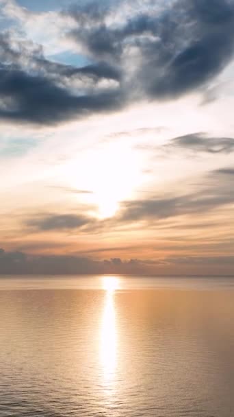 Skåda Majestätet Havssolnedgång Där Himlen Målad Med Levande Färggradient Och — Stockvideo