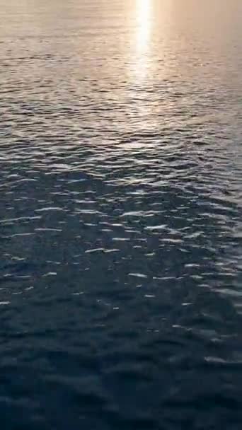 Отправляйтесь Спокойное Путешествие Морским Закатом Полюбуйтесь Симфонию Красок Гипноз Темно — стоковое видео