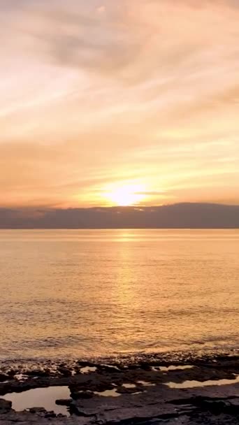 Witness Serene Moments Sea Sunset Alanya Sun Gracefully Descends Casts — Stock Video