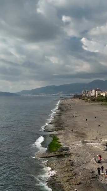 Entdecken Sie Die Ruhe Eines Malerischen Felsigen Strandes Durch Dieses — Stockvideo