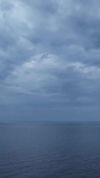 Sea Testigo Cautivadora Belleza Majestuoso Paisaje Nublado Este Video Vertical — Vídeos de Stock