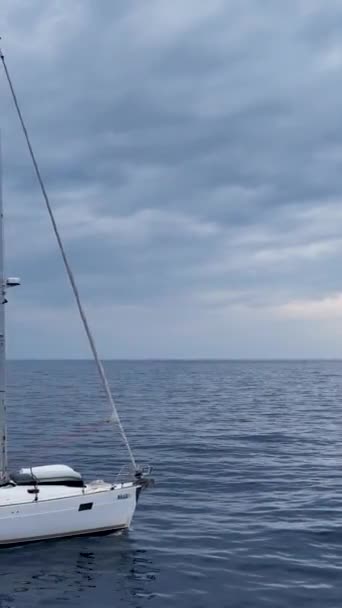 Admirez Retour Port Froid Alors Yacht Blanc Atteint Port Après — Video