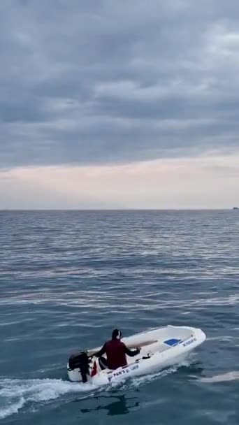 Embárcate Una Inolvidable Aventura Atardecer Mar Mediterráneo Con Este Vídeo — Vídeo de stock