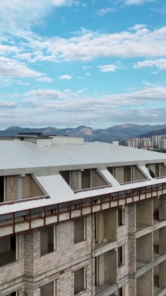 Explore Las Maravillas Arquitectónicas Este Video Vertical Mientras Las Casas — Vídeos de Stock