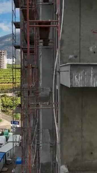 Maradjon Naprakész Építési Haladást Mint Függőleges Videó Bemutatja Homlokzat Működik — Stock videók