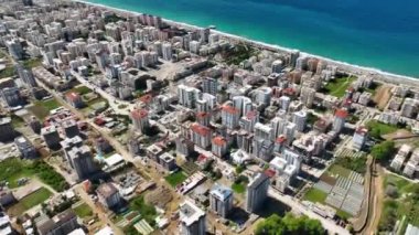 Ufuk çizgisini şekillendiren bir inşaat sahasının hava keşfine çıkmak, yeni nesil evlerin ufku şereflendirmesinin önünü açmak..