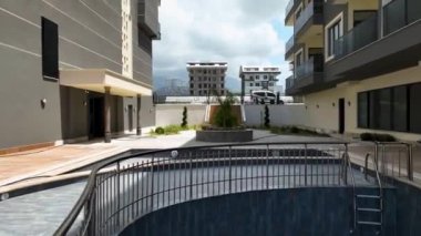 İHA, yüksek kaliteli evler ve komplekslerin havadan görüş açısı sağladığı için, inşaatın hızlı ilerlemesini izleyin..