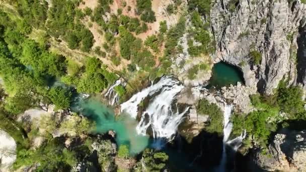 Zázrak Nad Leteckým Mistrovským Dílem Dechberoucího Vodopádu Zasazeného Mezi Prameny — Stock video