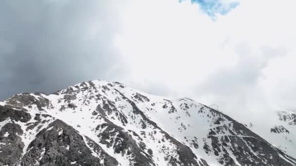 Отправляйтесь Завораживающее Воздушное Исследование Турецких Гор Ранней Весной Снег Покрывает — стоковое видео