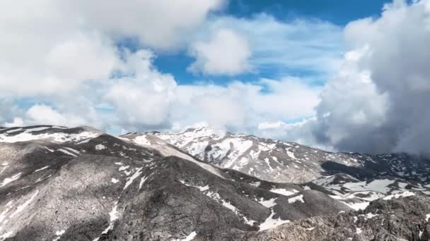 Отправляйтесь Внушающее Трепет Воздушное Путешествие Через Волшебные Турецкие Горы Ранней — стоковое видео