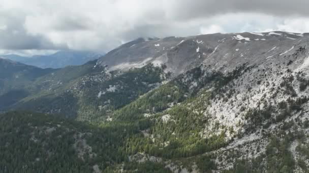 Delicie Com Uma Extravagância Aérea Enquanto Drone Explora Encantadoras Montanhas — Vídeo de Stock