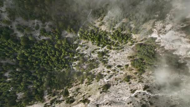 初春的时候 你沉浸在土耳其南部多云的山水中宁静的美景中 从空中看经验使宁静自然 — 图库视频影像