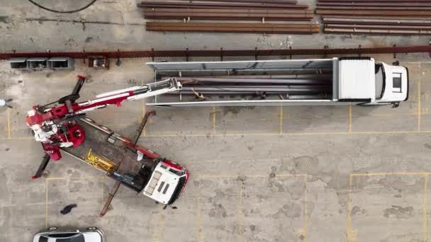 Get Unique Aerial Perspective Workers Loading Metal Beams Upper Floors — Stock Video
