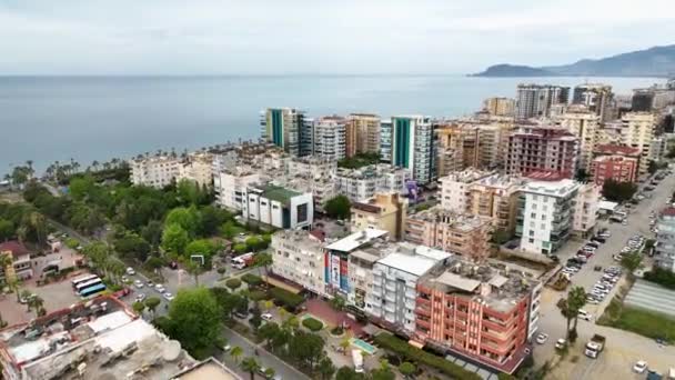 Descubra Urbanización Costera Mientras Dron Captura Una Amplia Vista Aérea — Vídeos de Stock