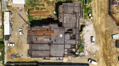 Mimari başyapıtların doğuşuna tanık olun. İnsansız hava aracı prestijli inşaat alanlarının büyüleyici görüntülerini yakalıyor..