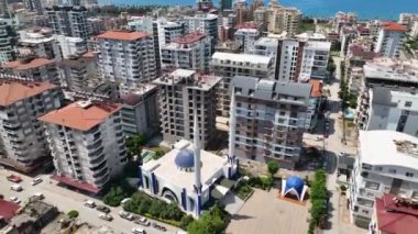 İnsansız hava aracı, resim gibi kıyı şeridinde kaliteli inşaat projelerine hava perspektifi sağlarken kendinizi okyanus kıyısında yaşamanın ihtişamına bırakın..