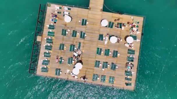Doświadcz Uosobienia Spokoju Gdy Dron Rejestruje Spokojne Zdjęcia Lotnicze Przybrzeżnego — Wideo stockowe
