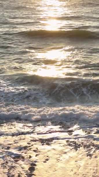 Ponořte Podmanivého Světa Zpomalené Mořské Bouře Úžasně Vzbuzujícími Bílými Zpěněnými — Stock video