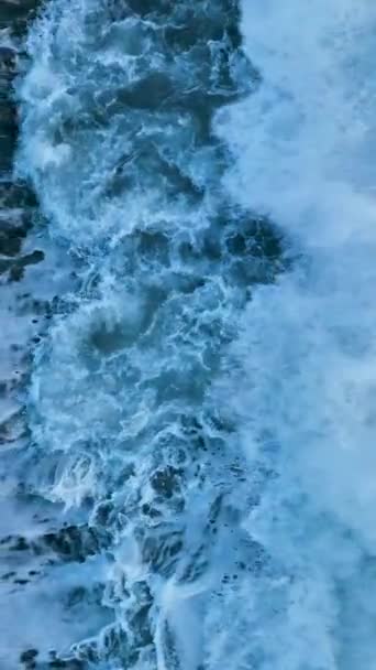Doświadcz Majestatu Powolnej Morskiej Burzy Poprzez Filmowe Ujęcia Podkreślając Jej — Wideo stockowe