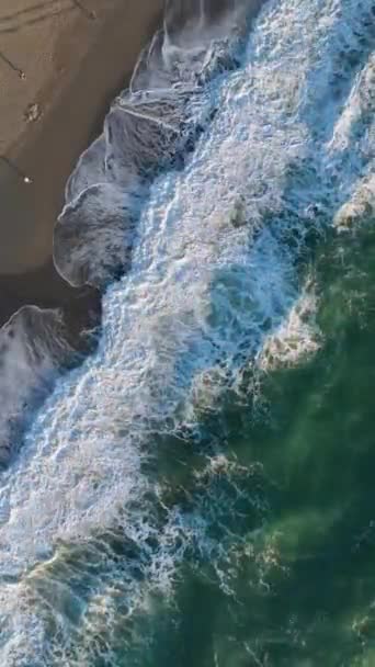 Kendini Okyanusun Derinliklerindeki Yavaş Çekim Deniz Dalgalarının Sükunetine Bırak — Stok video