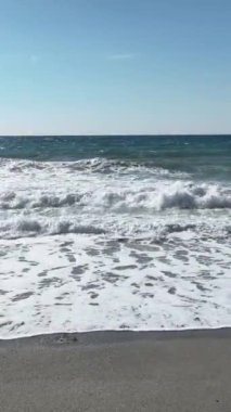 Alanya 'da el değmemiş video kalitesinde yakalanan dalgaların yavaş çekim güzelliği büyülenir..