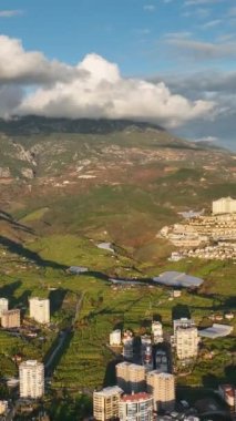Akdeniz kıyısındaki güzellik ve cazibenin şehri Alanya 'nın panoramik manzarasının tadını çıkarın..