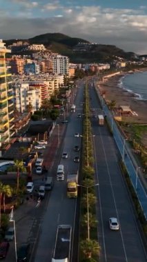Alanya şehrinin güzel manzarasını keşfedin. Akdeniz kıyısında görülecek bir manzara..