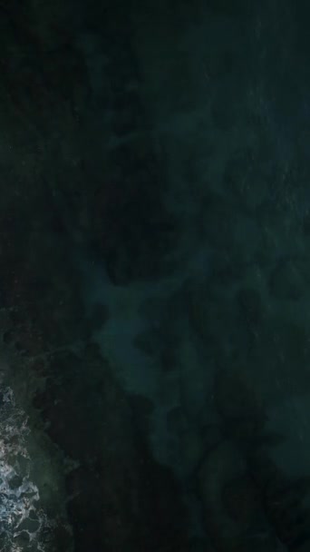 Deniz Dokularının Büyüleyici Görüntüsünü Deneyimleyin Yukardan Günbatımının Ilık Parıltısıyla Yıkanan — Stok video