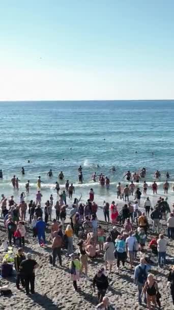 Dołącz Nieba Prawosławny Festiwal Słoneczną Zimę Alanya Ludzie Kąpiący Się — Wideo stockowe