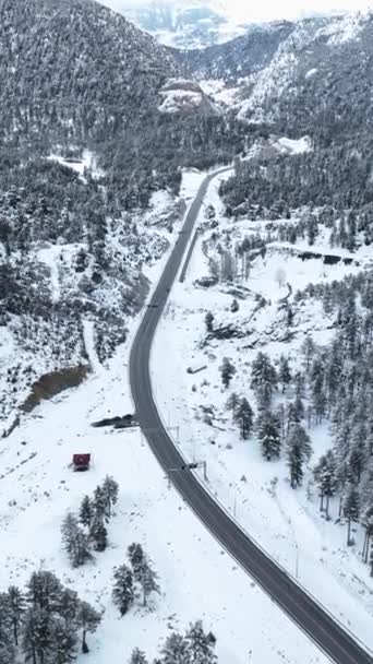 Αιχμαλωτίστε Την Πανοραμική Θέα Μιας Χιονισμένης Κορυφής Ένα Τέλειο Σκηνικό — Αρχείο Βίντεο