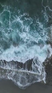 Gün batımında çarpıcı sahil manzarasına tanıklık ederken gökyüzü yüksekliğinde bir maceraya atılın..