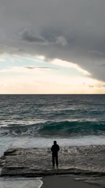 Deléitese Capturar Belleza Puesta Sol Costera Mediterráneo Desde Una Perspectiva — Vídeo de stock