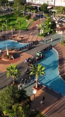 Türkiye 'nin Alanya kentindeki Akdeniz' de oynayan çocukların eğlencesini hava görüntülerinde yakalarken yukarıdan mucizelere tanık olun..