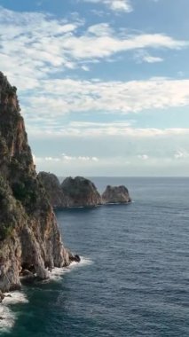 Türkiye 'nin Alanya kentindeki nefis plajın havadan görüntüsüne şahit olurken, perspektifleri yükseltin..