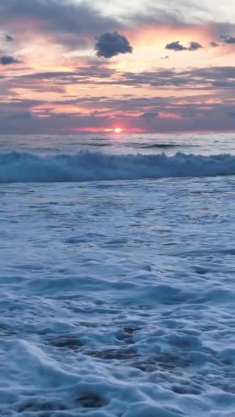 Potěšení Hypnotizujících Zpomalených Záběrů Zachycujících Složité Vzory Oceánu Soumraku — Stock video