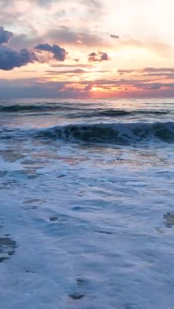 Skjønnhetens Krusning Konsistensen Havbølge Mot Strålende Solnedgang – stockvideo