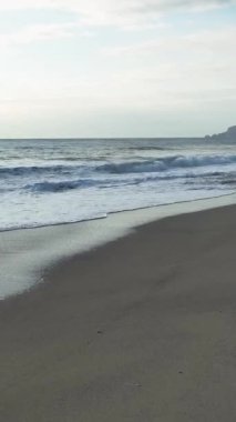 Bu nefes kesici videoda dalgaların güzelliği ve gücü sizi süpürüyor..