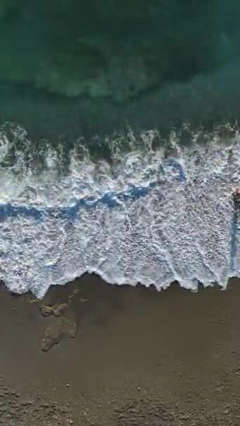 Vista Céu Crepúsculo Uma Praia Rochosa Mostrando Bela Textura Mar — Vídeo de Stock
