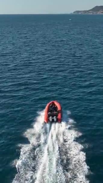 Flygbild Polisbåt Aktion Medelhavet Som Utför Kontroller — Stockvideo