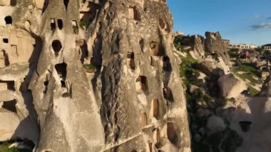 İnanılmaz bir manzara. Kapadokya Türkiye 'nin popüler bir turizm beldesi.