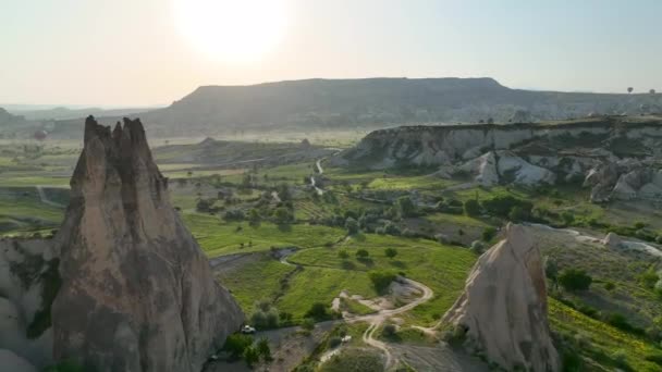 Drone Flyver Fantastiske Klippeformationer Fantastisk Landskab Kappadokien Populært Turistmål Tyrkiet – Stock-video