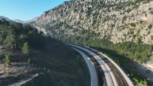 道は山の中に高い — ストック動画
