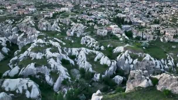 Known Its Distinctive Fairy Chimneys Tall Cone Shaped Rock Formations — Vídeo de Stock