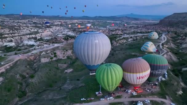 空中ビュー熱気球 カッパドキアの有名な都市 トルコ — ストック動画