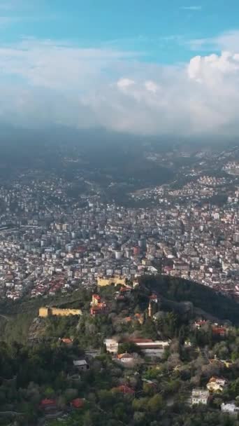 Отправляйтесь Воздушное Исследование Вертикальное Видео Показывает Завораживающую Красоту Древней Крепости — стоковое видео