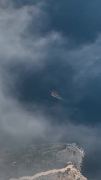 Disfrute Unas Vacaciones Mar Nublada Alanya Mientras Este Video Vertical — Vídeo de stock