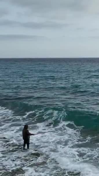 Sea Testigo Armonía Entre Las Personas Playa Mientras Caminan Sientan — Vídeos de Stock